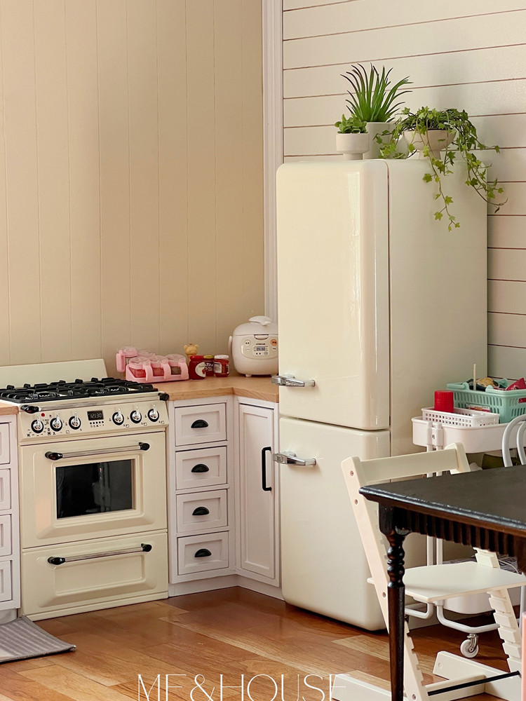 ドールハウスモデル家具アクセサリー、ライト付き金属冷蔵庫、キ - Kitchen Uncle のレビューと価格
